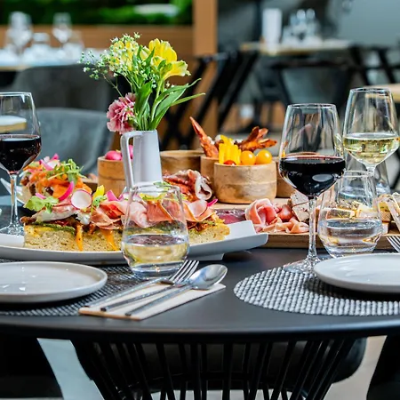 La 'hotel & Restaurant Le Dome Hotel Roanne