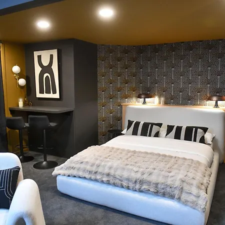 La 'hotel & Restaurant Le Dome *